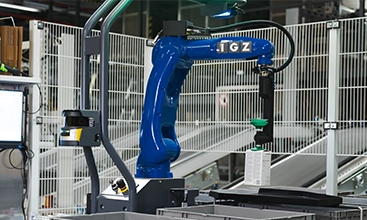 A new robot at Geberit&nbsp;Group logistics in Pfullendorf&nbsp;(DE) can pack smaller items neatly into containers – just like in a game of Tetris.