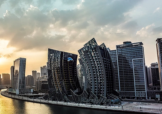 The Da Vinci Tower in Dubai (UAE) is reminiscent of an open oyster. (Photo)