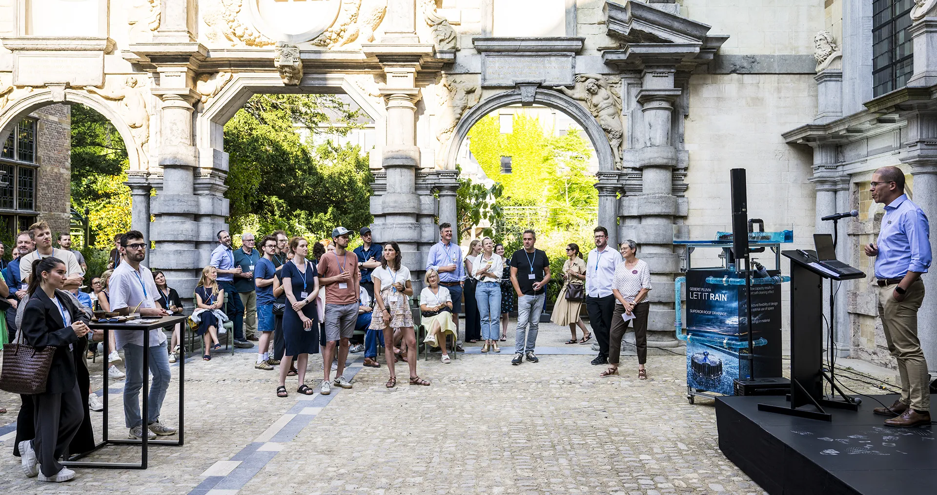José Wyns, Managing Director of Geberit Belgium, speaking at Geberit Belgium’s first external event for architects. (Photo)