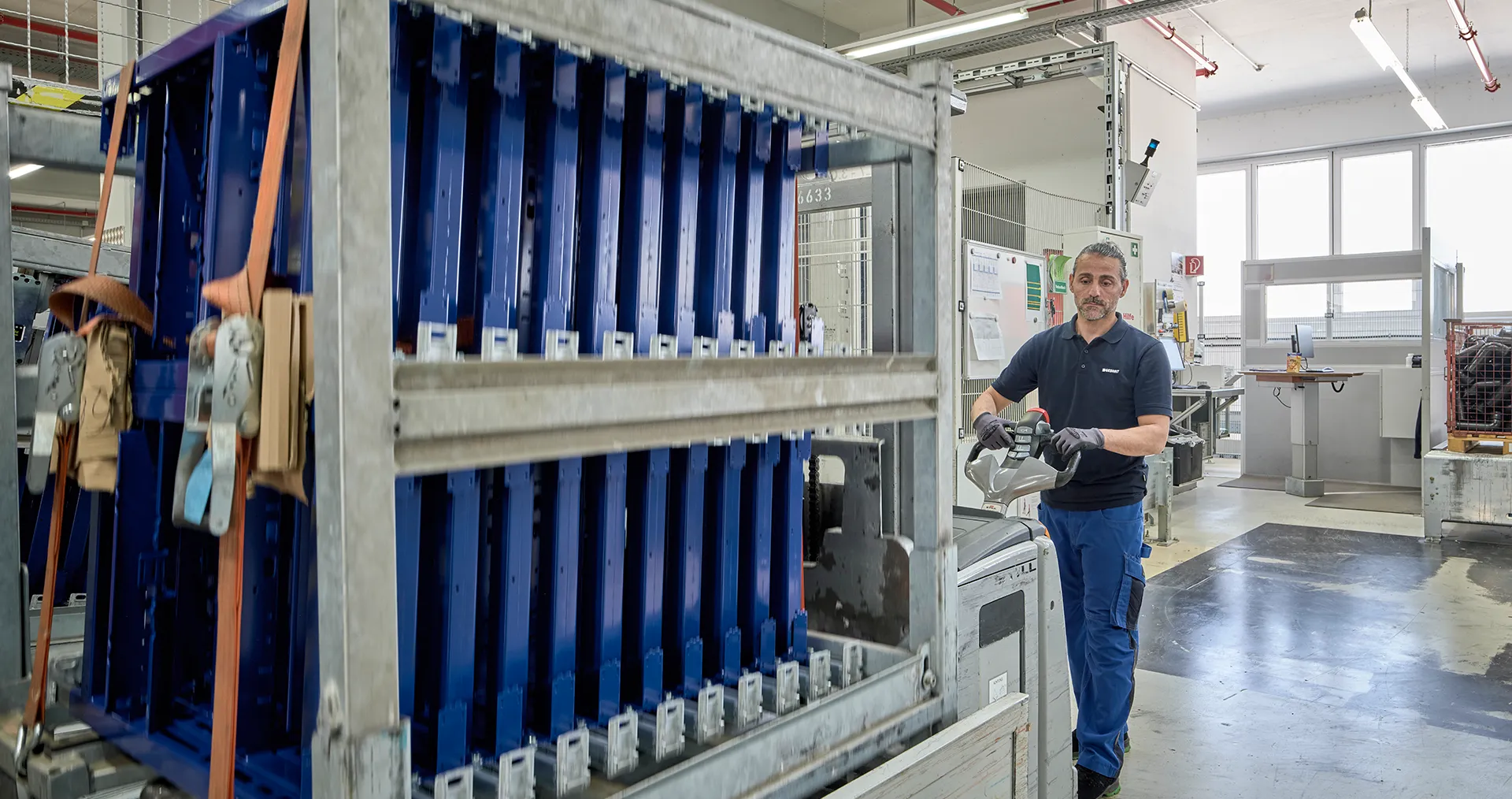 A factory worker in workwear is on the job. (Photo)