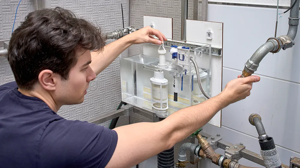 After the flush is actuated, the filling process begins. Pietro Allegri captures this noise with his measuring equipment.&nbsp; (Photo)