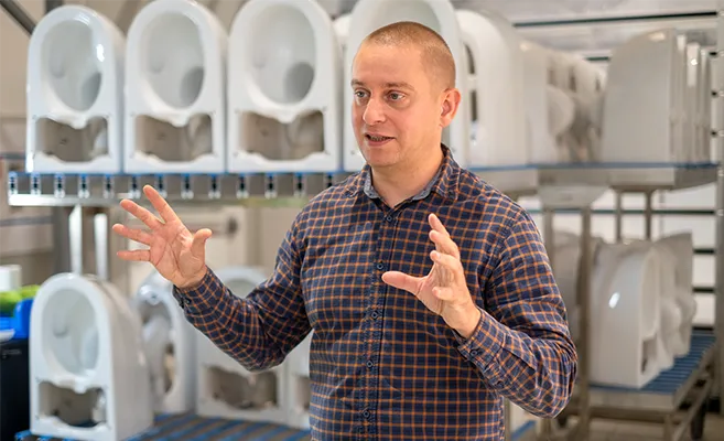 Łukasz Olejnik, Head of Production at the ceramics plant in Koło. (Photo)