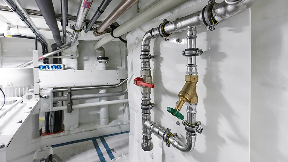 Mapress installation in a yacht at the Royal Huisman shipyard (NL). (Photo)