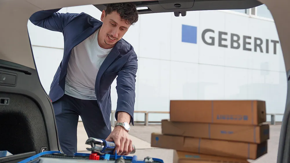 A full boot is a trademark of many Geberit sales managers. (Photo)