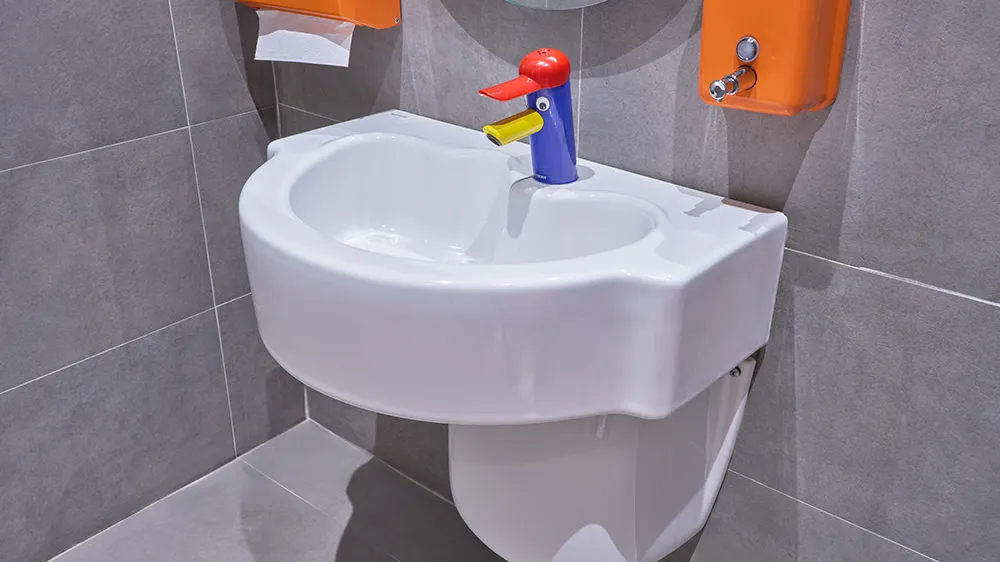 Products from the Geberit Bambini series are used in children’s areas. (Photo)